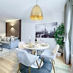 Champs-elysees Finest Flat * 파리