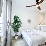 Champs-elysees Finest Flat * 파리