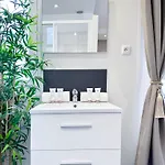 아파트 Champs-elysees Finest Flat