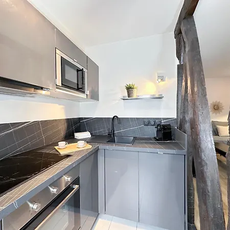 Champs-elysees Finest Flat