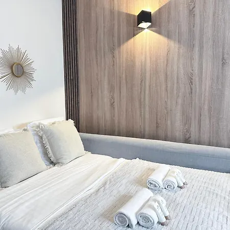 Champs-elysees Finest Flat