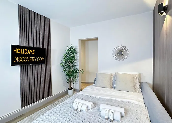 Champs-elysees Finest Flat