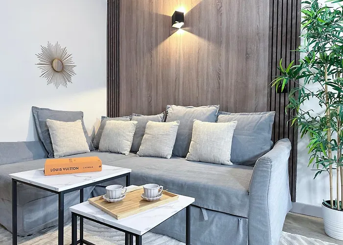 Апартаменты Champs-elysees Finest Flat Париж