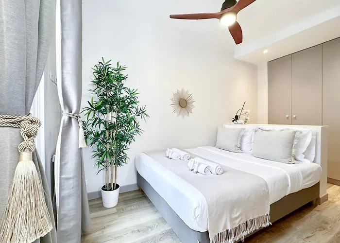 Champs-elysees Finest Flat