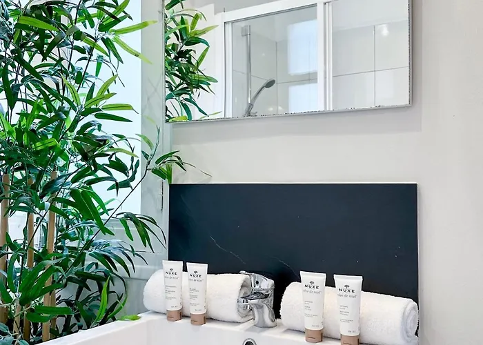 Champs-elysees Finest Flat * Париж