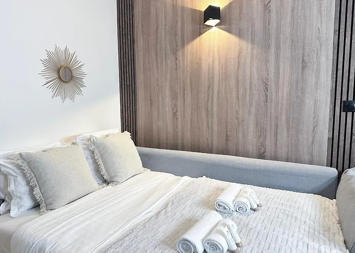 Champs-elysees Finest Flat
