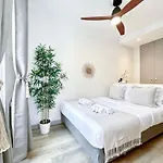 Champs-elysees Finest Flat