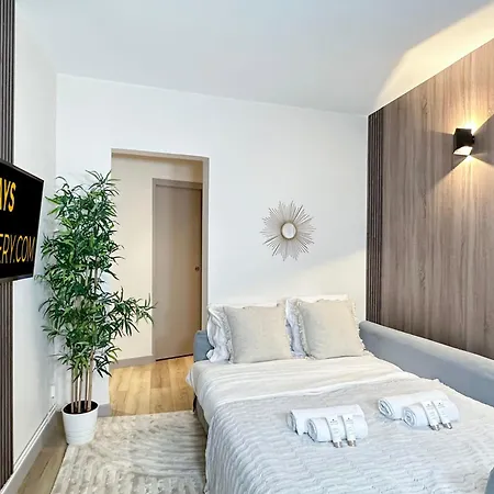 Lägenhet Champs-elysees Finest Flat Paris